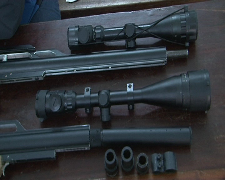 Thanh nien 9X mua ban sung tu che qua mang Facebook hinh anh