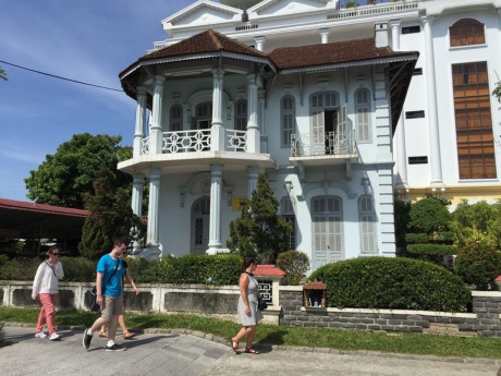 Phá biệt thự 100 năm tuổi ở TP Huế ảnh 2 Pha biet thu 100 nam tuoi o TP Hue anh 2