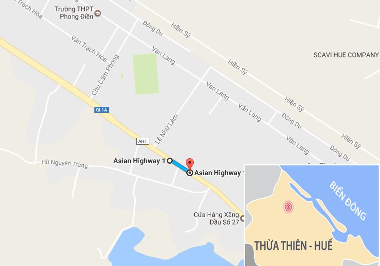 Nguoi dan gom dua tren xe tai bi lat anh 3