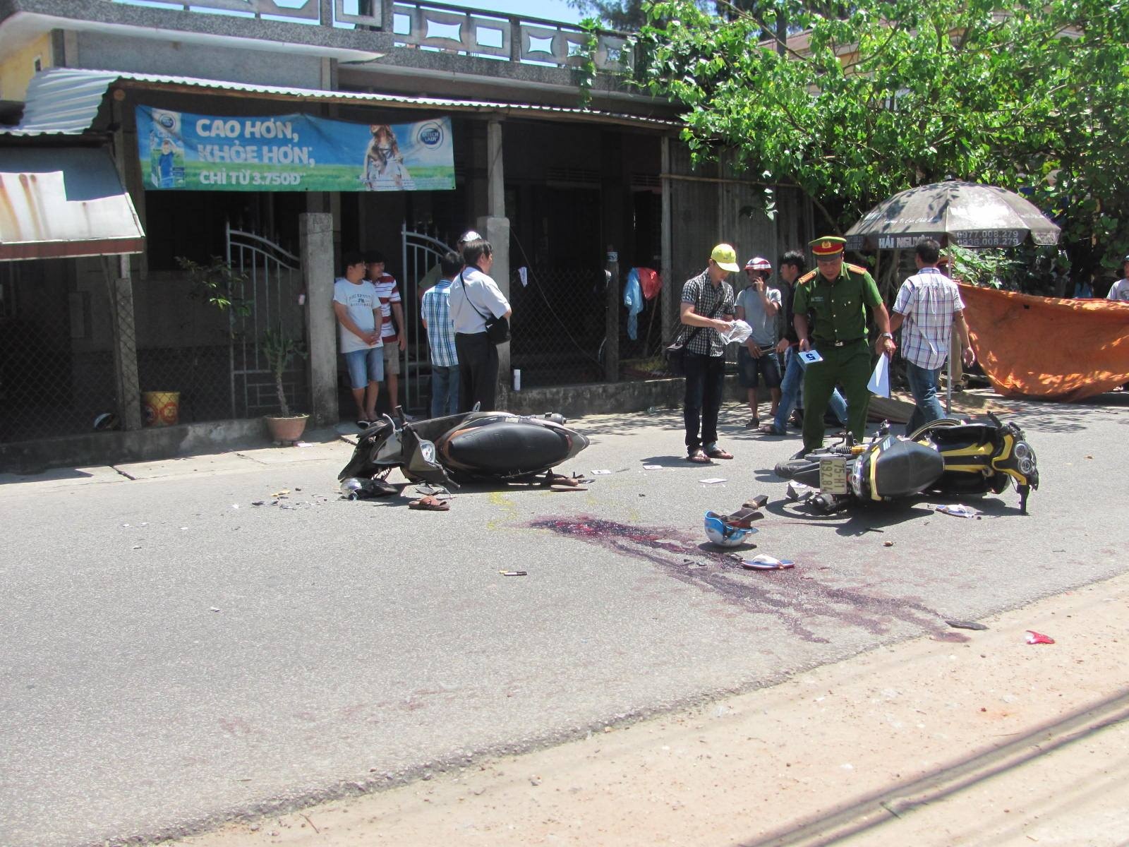 Tai nạn xe máy khiến một người tử vong ảnh 1 Tai nan xe may khien mot nguoi tu vong anh 1