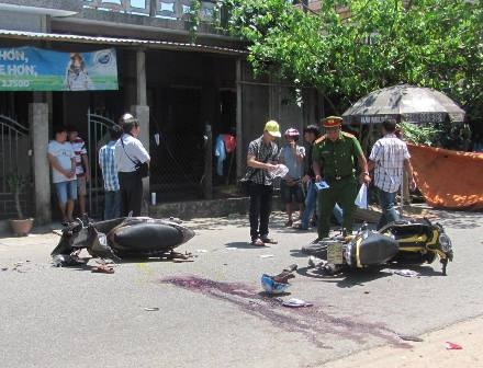 Hai xe may doi dau, mot nguoi tu vong hinh anh
