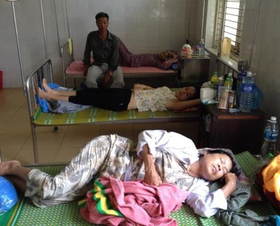 Gan 20 nguoi bi ngo doc sau khi an banh tet hinh anh