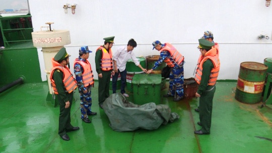 Tich thu ban dau gia hon 2.100 tan than lau hinh anh