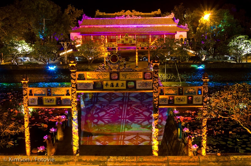 Dem Dai noi Hue lung linh sac mau hinh anh