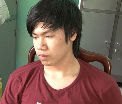Cap doi 9X cuop tui xach nguoi phu nu ngay truoc cong nha hinh anh