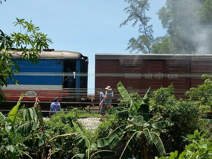 Tau hoa bi chay anh 1