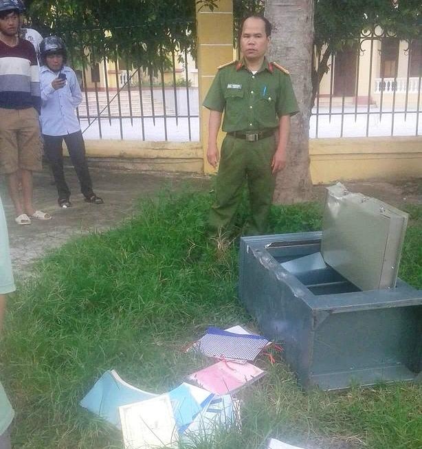 Trộm két sắt ảnh 1 Trom ket sat anh 1