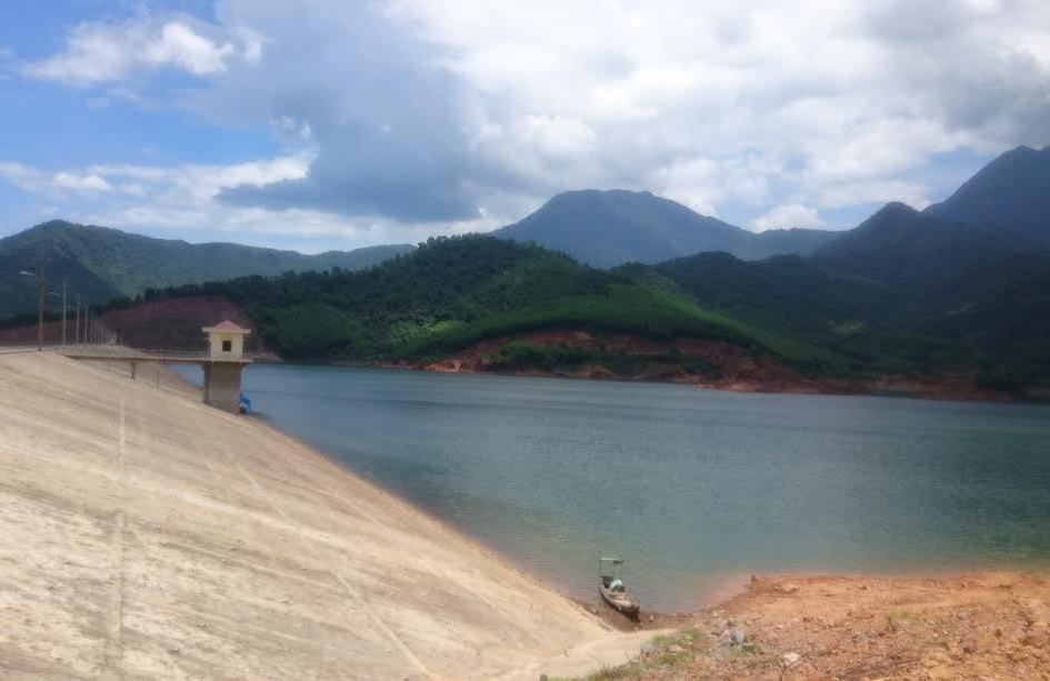 Ro ri o chan dap ho thuy loi khien hang tram ho dan lo lang hinh anh