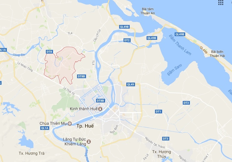 Be trai duoi nuoc anh 1