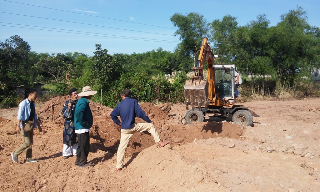 Lăng mộ bị đào xới ảnh 1 Lang mo bi dao xoi anh 1
