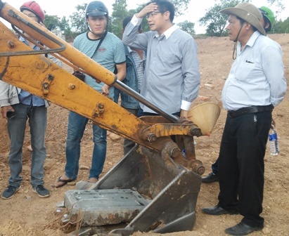 Lang mo vo vua bi san ui: 'Bi lap trong cay coi nen khong nhin thay' hinh anh