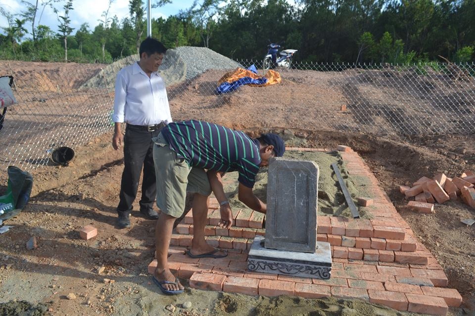 Bat dong quan diem viec di doi lang mo vo vua Tu Duc hinh anh