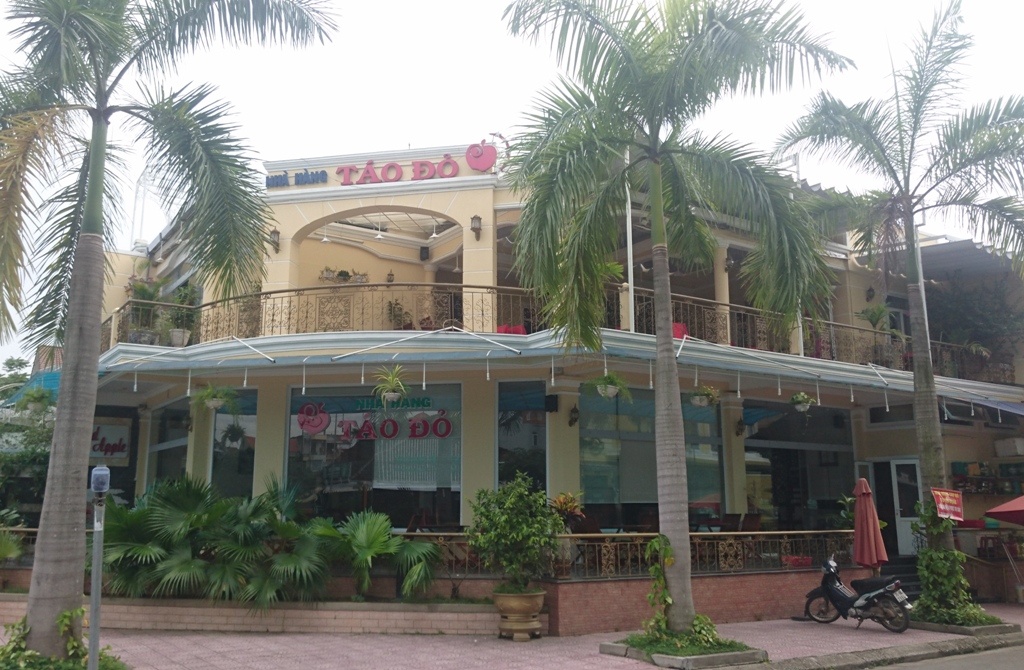 Ban nguoi o nha hang anh 1