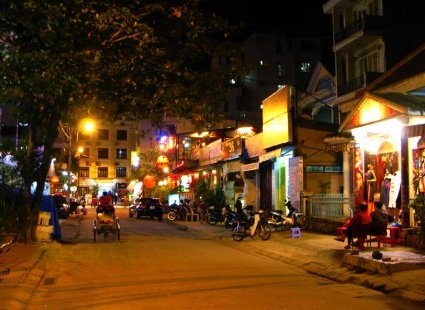 3 tuyen pho di bo o Hue hoat dong den 2h sang hinh anh