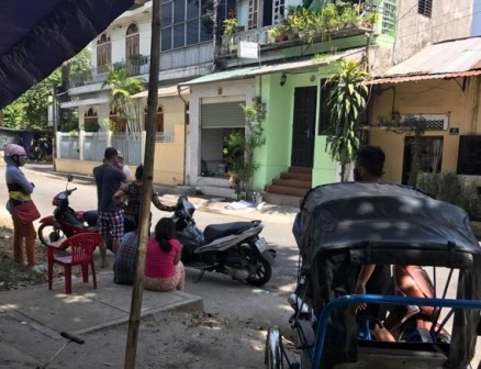 Thi the nguoi dan ong trong qua trinh phan huy tai nha rieng hinh anh