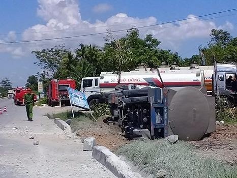 Xe bon cho 46.000 lit dung moi xang lat cach nha dan 10 m hinh anh