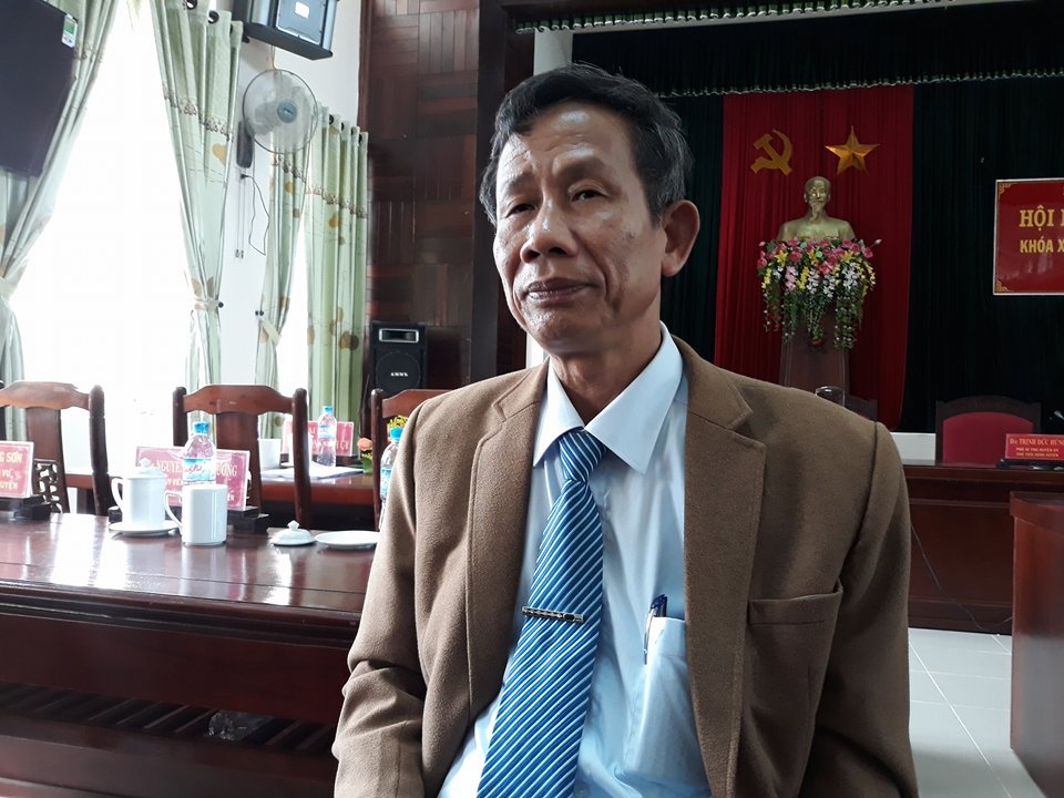 Chu tich xa danh ghen anh 1