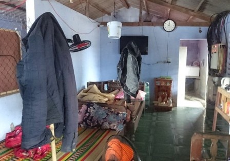 Nam thanh nien bi danh ghen xin 'giai oan' cho chu tich xa hinh anh