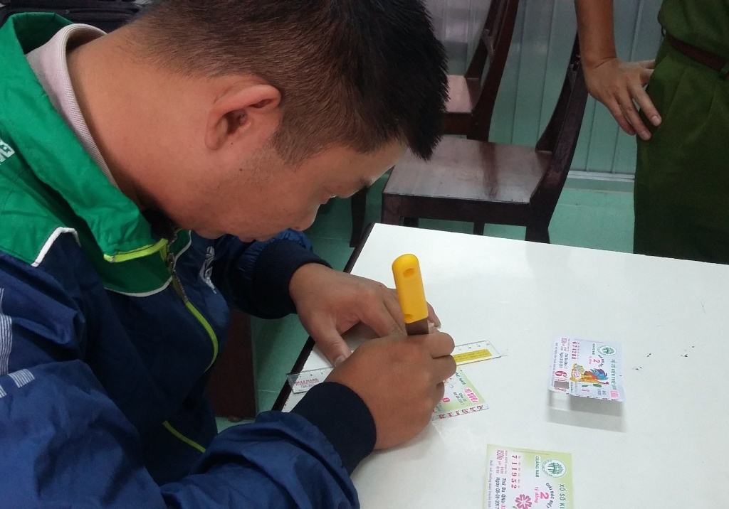 Làm giả vé số ảnh 1 Lam gia ve so anh 1