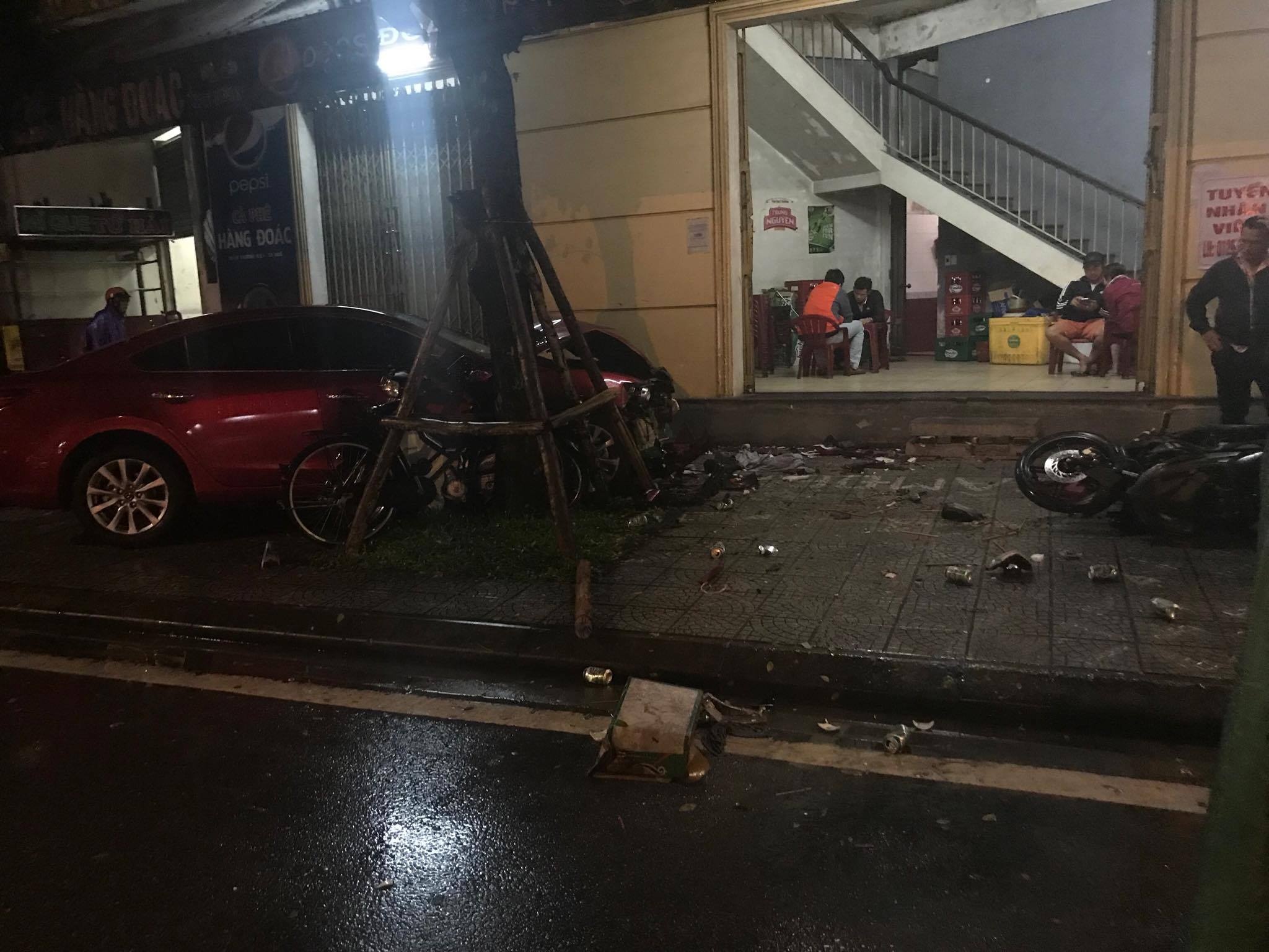 ôtô tông chết 2 người ảnh 2 oto tong chet 2 nguoi anh 2