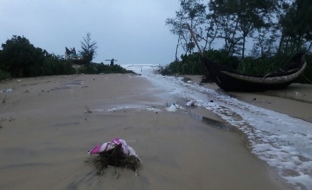 Nguy co mo cua bien moi dai hon 100 m sau lu hinh anh