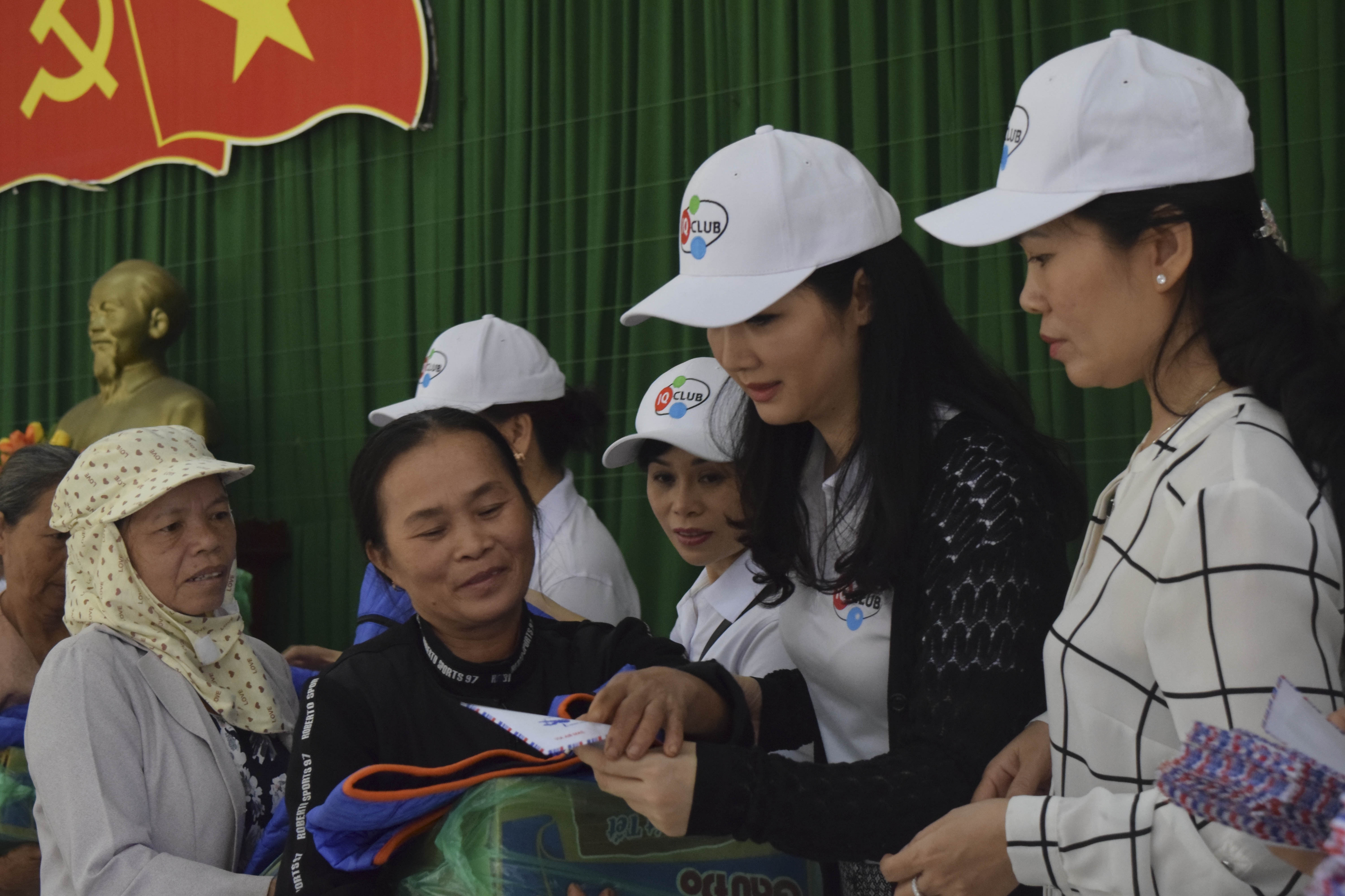 Hoa hau Giang My anh 2