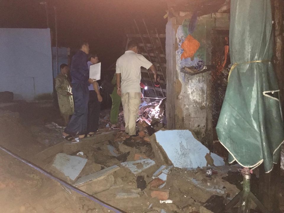 Sập nhà ảnh 1 Sap nha anh 1