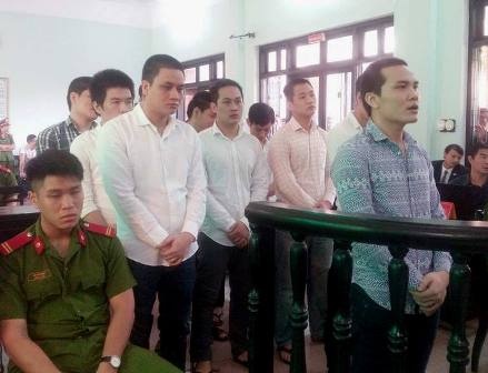 Nhom thanh nien chem chet nguoi lanh an 109 nam tu hinh anh