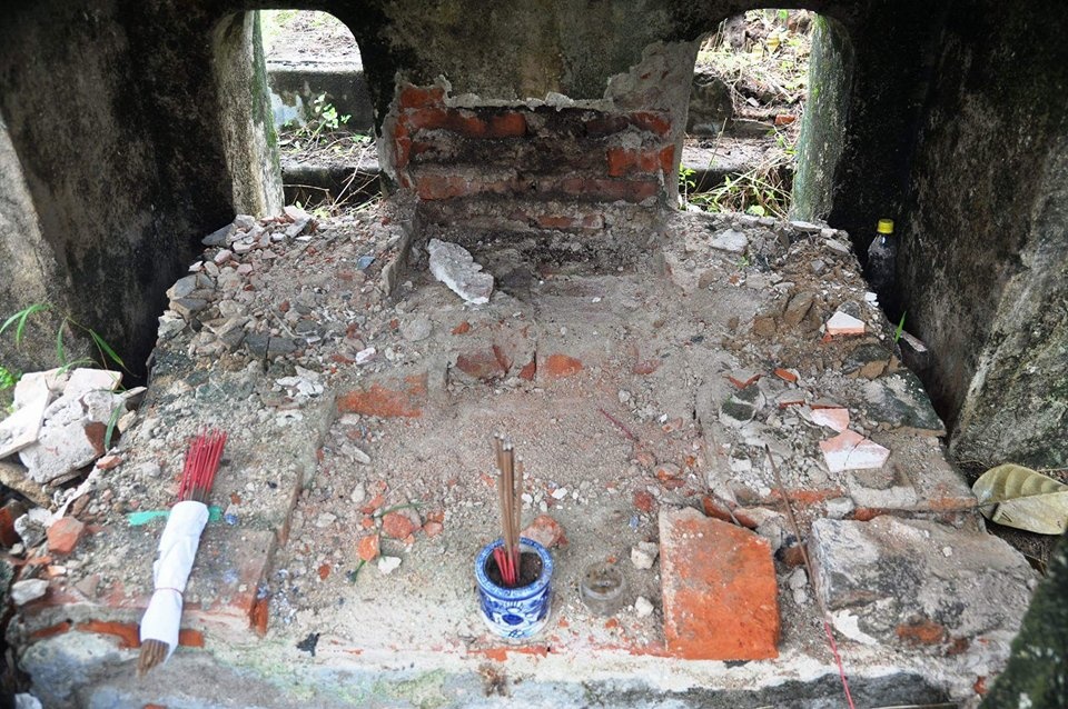 Lăng mẹ vua Dục Đức bị đào xới ảnh 1 Lang me vua Duc Duc bi dao xoi anh 1