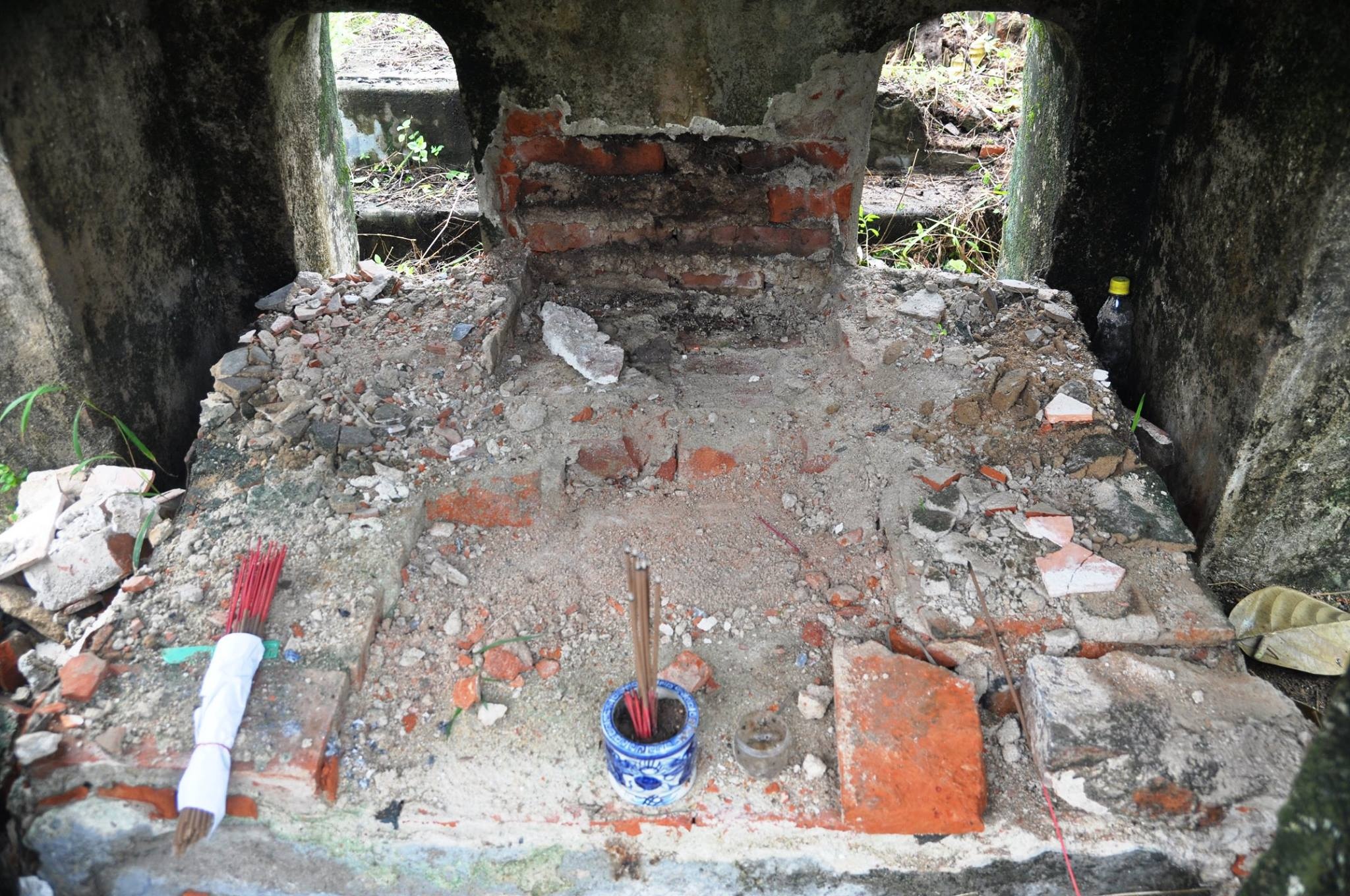 Lăng mộ mẹ vua bị đào xới ảnh 2 Lang mo me vua bi dao xoi anh 2