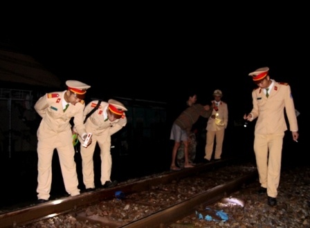 Nam thanh nien bi tau hoa tong chet sau khi tu tu bat thanh hinh anh