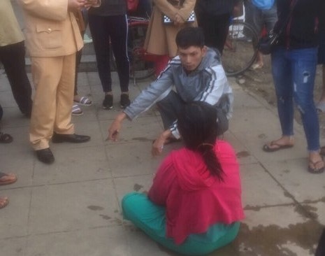 Nguoi phu nu gieo minh xuong song Huong tu tu vi tung quan hinh anh