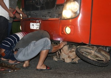 Xe Phuong Trang tong chet 2 thanh nien tren quoc lo 1 hinh anh