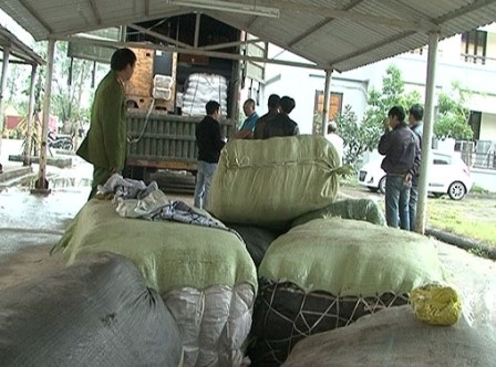 Phat hien lo nguyen lieu pha che tra sua khong giay to hinh anh