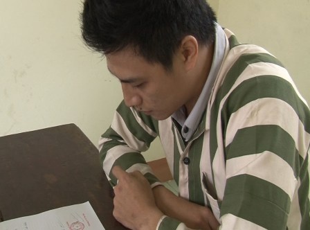 Muon oto cua ban di trom tai san cua doanh nghiep trong dem hinh anh