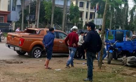 Khoi to tai xe oto tong 6 nguoi bi thuong hinh anh