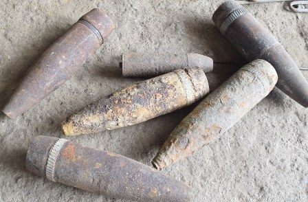 Hang chuc dan phao co the phat no tai co so phe lieu hinh anh