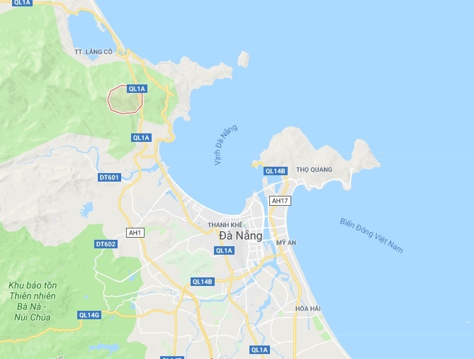 Oto cho khach nuoc ngoai chay tren deo Hai Van anh 3