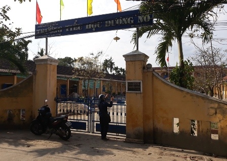 Khien trach ban giam hieu tu y cho hoc sinh nghi sau Tet hinh anh