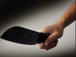 Dung ma tau cuop tien doi nam nu tam su tren bai bien hinh anh