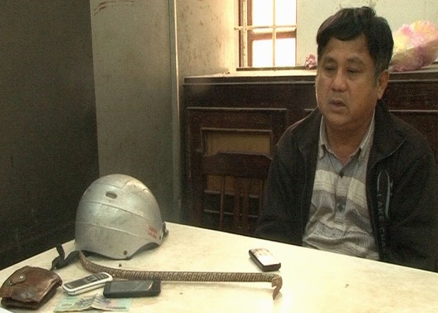 Dap vo mai nha de trom hang chuc trieu dong hinh anh