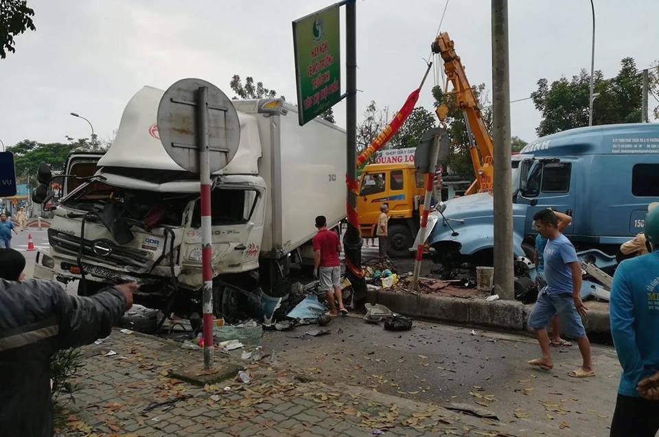 Xe container gây tai nạn lúc rạng sáng ảnh 1 Xe container gay tai nan luc rang sang anh 1