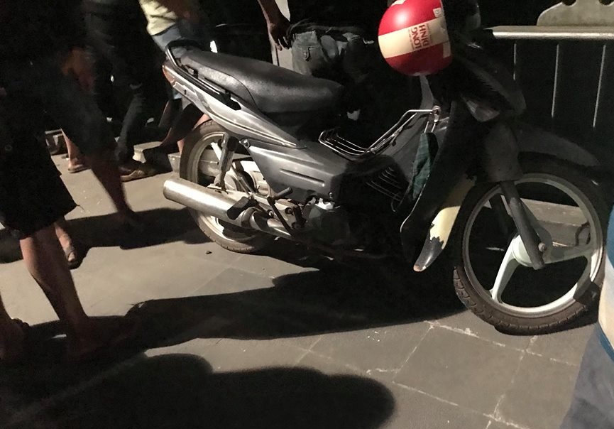 Gieo minh xuong song tu tu sau khi thong bao voi 2 con nho hinh anh