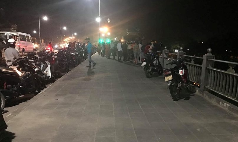 Người mẹ 2 con nhảy cầu tự tử ảnh 1 Nguoi me 2 con nhay cau tu tu anh 1