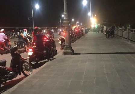 Vot duoc thi the nguoi me 2 con nhay cau Da Vien tu tu hinh anh