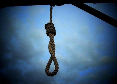 Chot cua treo co tu tu khi chong, con di vang hinh anh