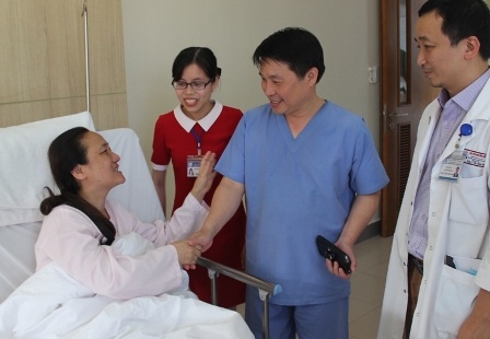 Cuu song nu du khach Trung Quoc bi xuat huyet nao hinh anh