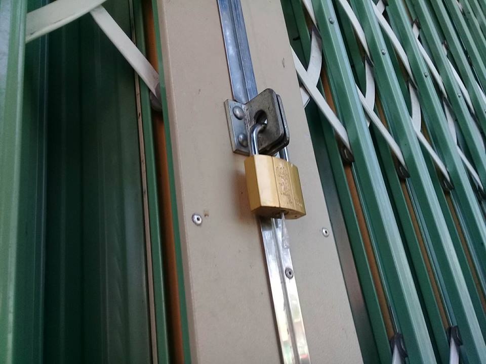 Khoa cua giam long nguoi anh 2