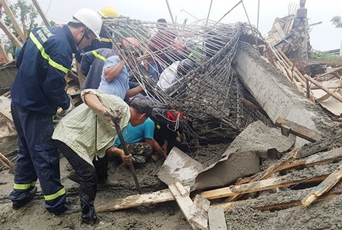 Them 4 nguoi bi thuong trong vu sap gian giao xay dung cay xang hinh anh