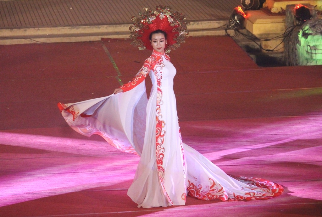 Le hoi ao dai anh 2